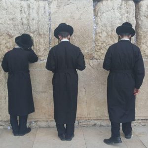 orthodox jews davening at western wall